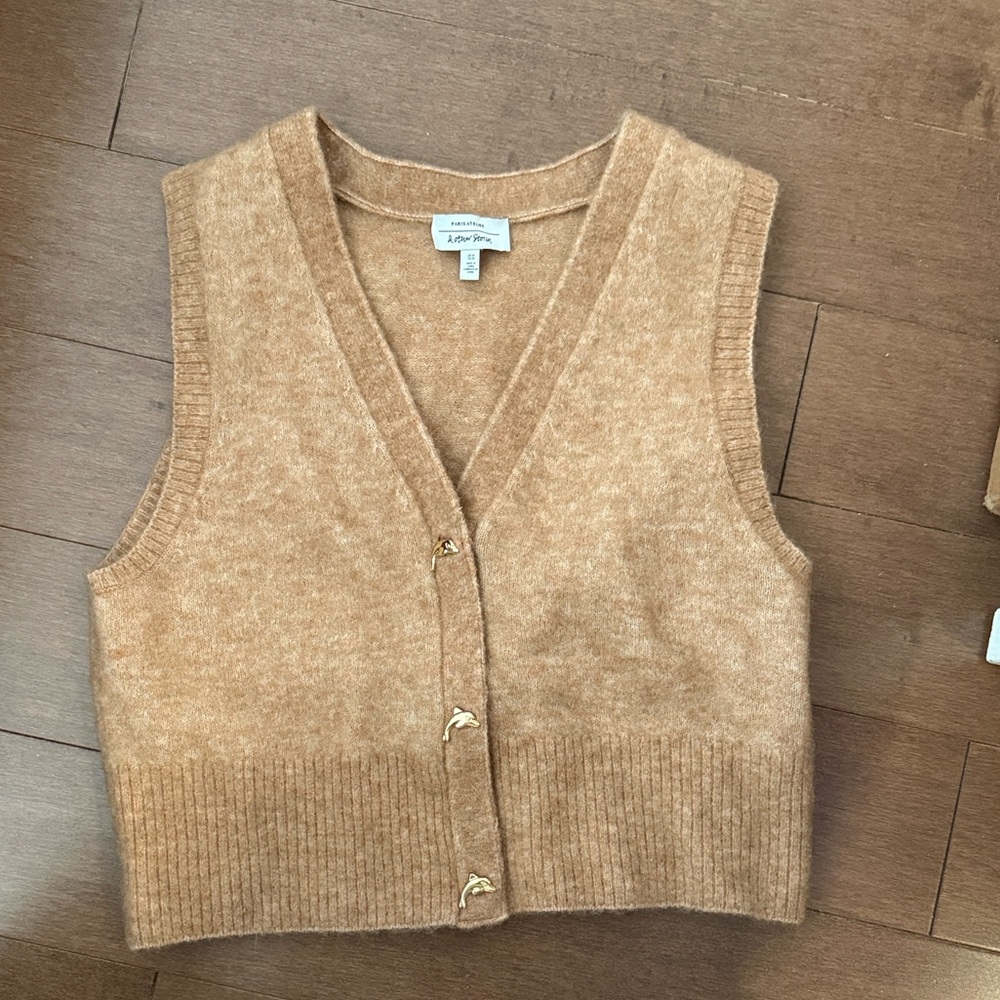 Soft Camel Knit Button-Front Women’s Sweater Vest from & Other Stories - Picture 4 of 4